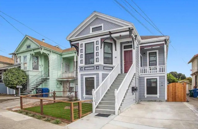 The Hidden Gem- Pristine Renovated Flat Near Beach