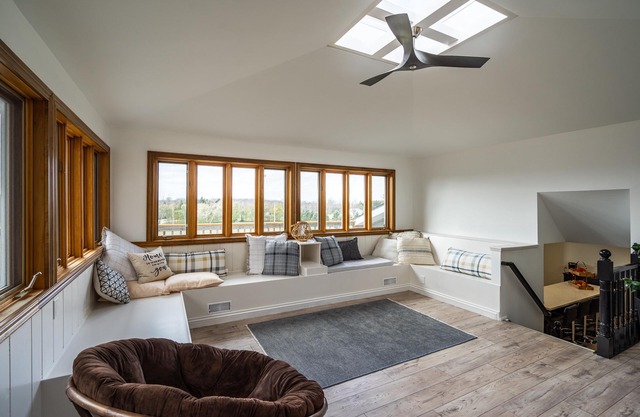 The Hideaway - 35 Acres with HOT TUB and FOREST TRAILS