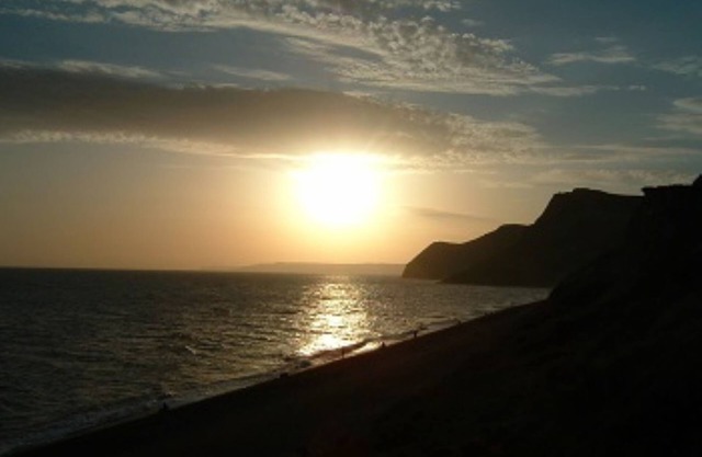The Hideaway-A Peaceful And private location, countryside views. 2 mins to beach