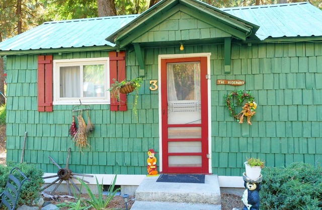 "The Hideaway" - Cabin 3