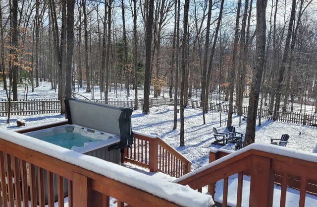 The Hideaway House | Lake Access, Hot Tub, Firepit