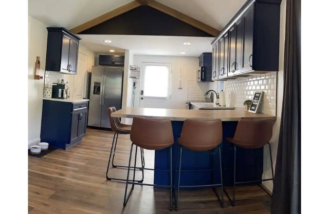 The Hideaway on Hobart - NEWLY RENOVATED/BRAND NEW