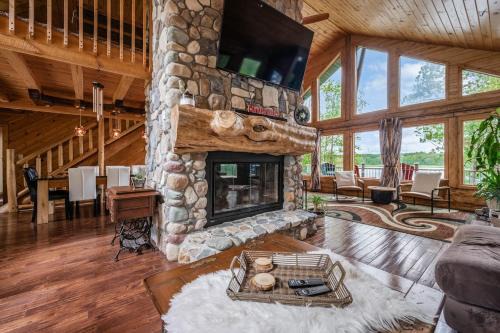 The Hideaway On Little Jay Log Home