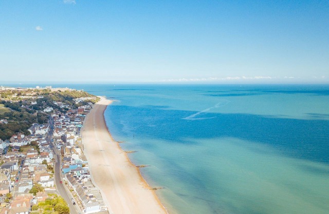 The Hideout - a holiday let that sleeps 4 guests in 2 bedrooms