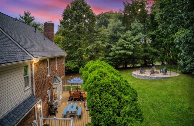 The High Point Escape | 5 BDR + Pool + FirePit + Basketball + Ping Pong
