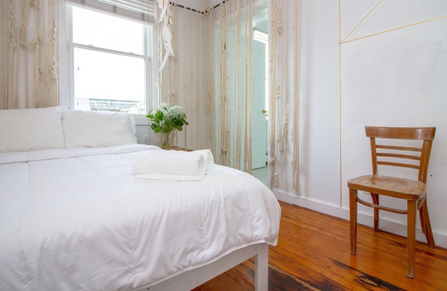 The High Tide Studio #1 Studio Bedroom Hotel Room by Redawning