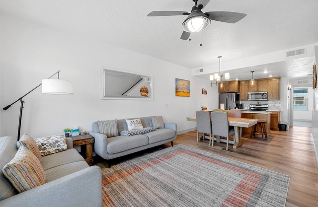 The Highland Hangout: Luxurious, new 3 bed, 3 bath townhome in McCall with garage