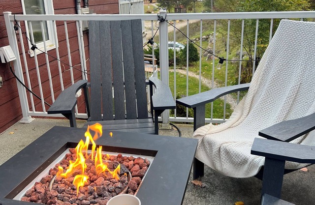 The Hill Suite | Ski-In/Out + Balcony Fire Ambiance & Mountain Views