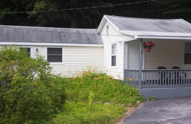 The Hillside (Cottage 1)