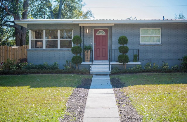 The Hillside Haven - 4BR Pool Home