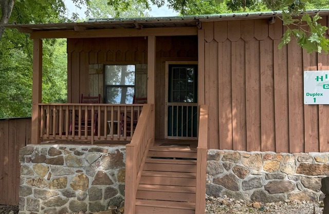 The Hilltop Cabins - Duplex #1