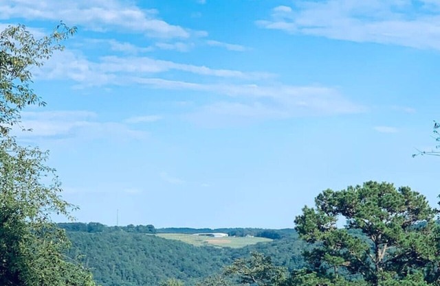 The Hilltop Hideaway, Lake and River Fun!