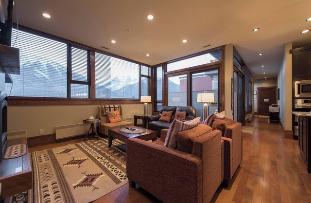 Luxus im Herzen von Fernie. Fragen Sie nach unseren Free Night Specials.