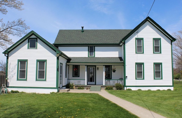 Das historische Bootlegger Barrel House At Whisky Run Golf Club in Port Colborne