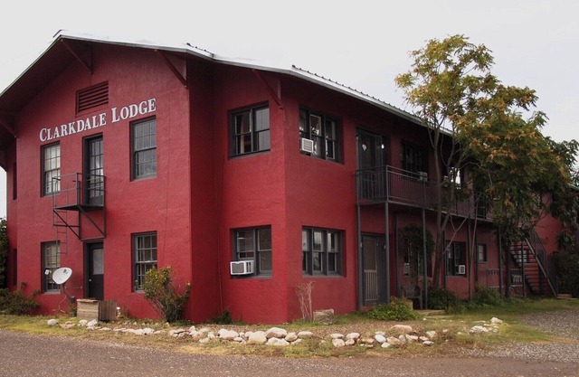 Das Historische Clarkdale Lodge ist Ihr Abenteuer Zentrale!