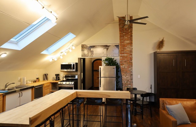 The Historic Harbor Loft! Downtown MQT by the Ore Dock