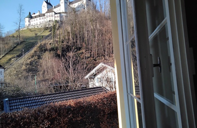 Das historische Haus zur Burg lädt ein: Apartment ciao-aschau Burgblick