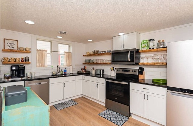 "The Hive"-Downtown Berlin, 4 BR, Sleeps 8, 2 Bath