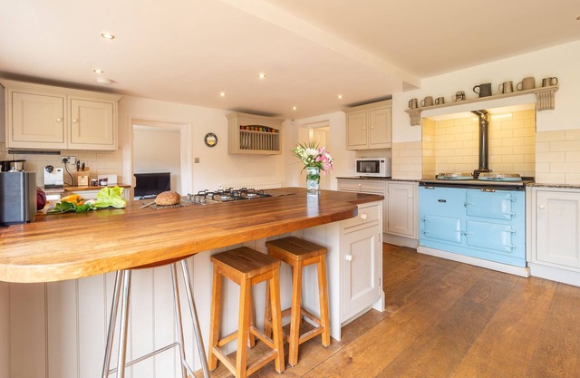 This large detached property really has the ‘wow’ factor and provides a perfect escape for a family