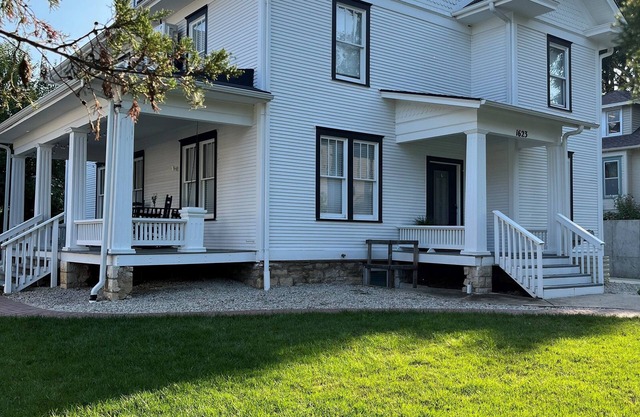 The Holders House- Blocks from Campus and Downtown