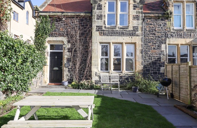 THE HOLLIES, pet friendly, country holiday cottage in Bamburgh