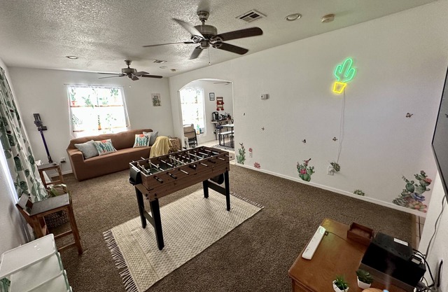 The home is a bright cozy home.It’s located 5min away from I-8interstatehighway.