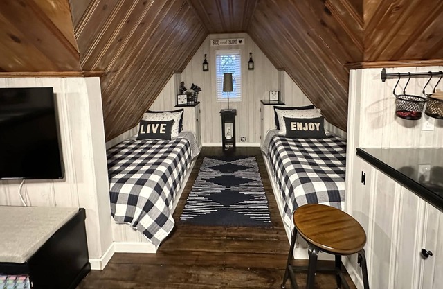 The Homespun Landing w/new hot tub