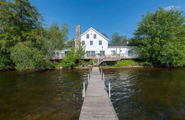 The Homestead: Lakefront; Swim/Fish/Kayak—Sleeps28