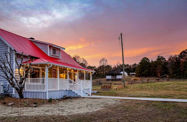 The House at Jocassee Farm with animals & hot tub