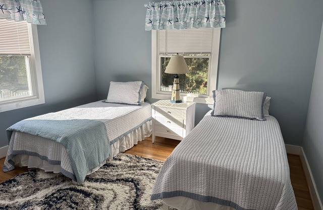The House with the Blue Door - 3 Minutes from Downtown Niantic!