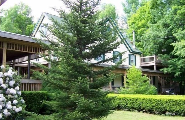 Der Jäger House of Hunter ein historisches Resort aus dem 19. Jahrhundert an einem plätschernden Bach