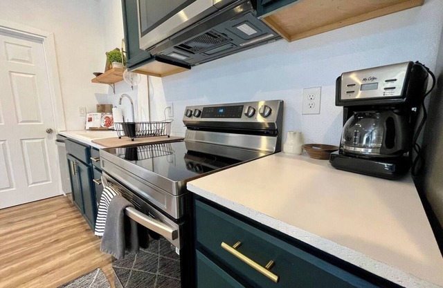 "The Hygge" 1-bedroom private ground floor apartment in charming Kennewick