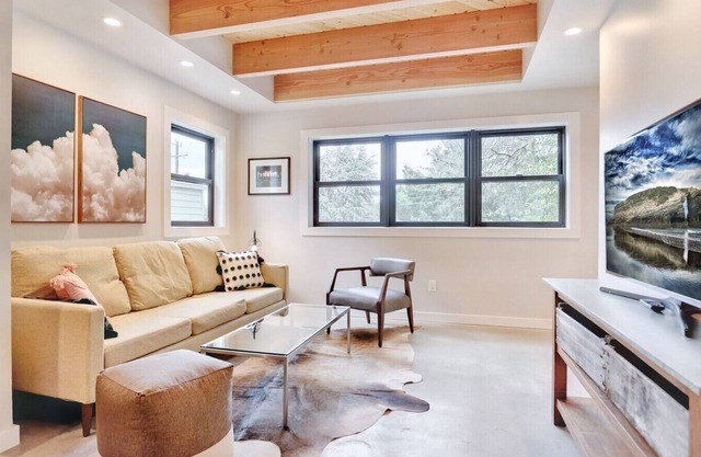 The Hygge Haven | Sleeps 4 | Convenient Location