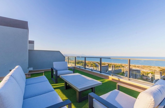 The Icon - Luxury with Sea Views