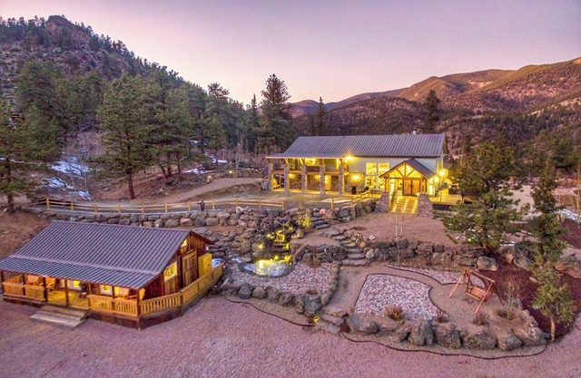 The Isaac Russell Cabin at Bison Peak Lodge