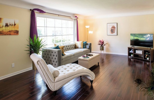 Luxurious 4-bedroom house in enjoyable Cleveland Heights with Chefs Kitchen