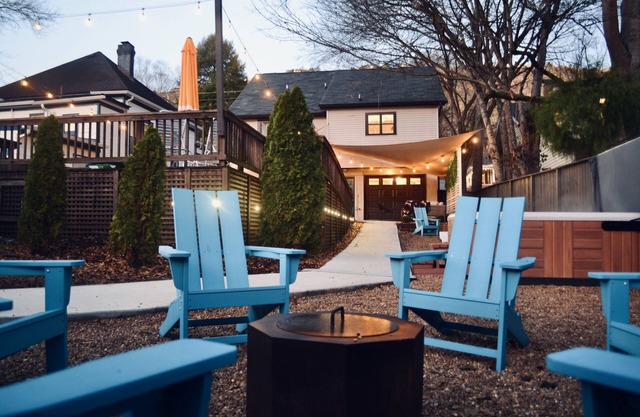 The Jade | Stunning, On Walking Path w Hot tub & Pool