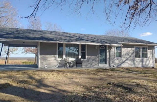 The Jadwin House LLC, Located in Jadwin, Missouri, sleeps 14 guests.