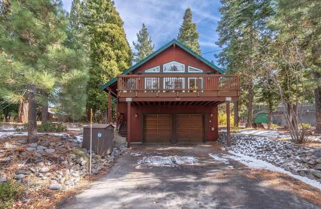 The Jay Chalet, 3BD/2.5BA, Private Hot Tub, Close to Tahoe City
