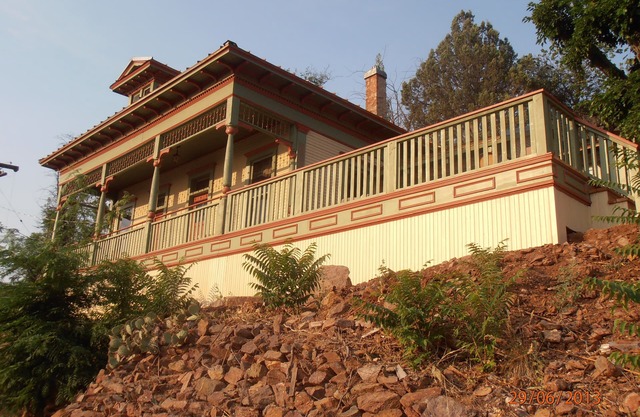 THE JOHN RIORDAN Haus. 1898 erbaut. Leer, seit 60 Jahren BEGRABENER, restauriert 2012