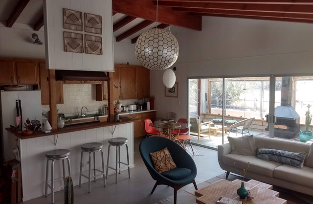 The Joshua Tree Hideaway w/ hot tub. Children and Pet friendly