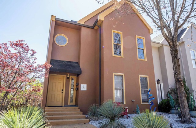 The Joshua Tree - Unit B by Apex Short Term Stays
