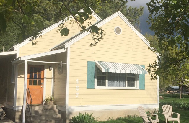 Das Julia Vintage Cottage im Victorian Woods ist ein ruhiger Rückzugsort in der Natur