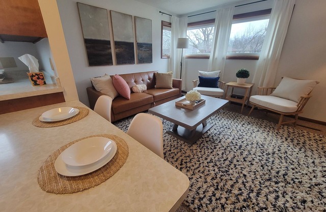 The June // A one bedroom basement apartment, 3 mi to Mayo Clinic