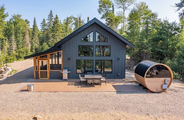 The Kawishiwi Lakeview Cabin with Private Sauna
