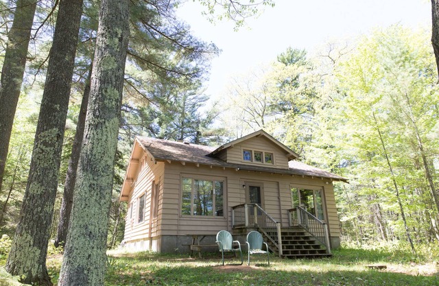 The Keith Farm Cabin, right on peaceful BIG Lake -48 acres!!!