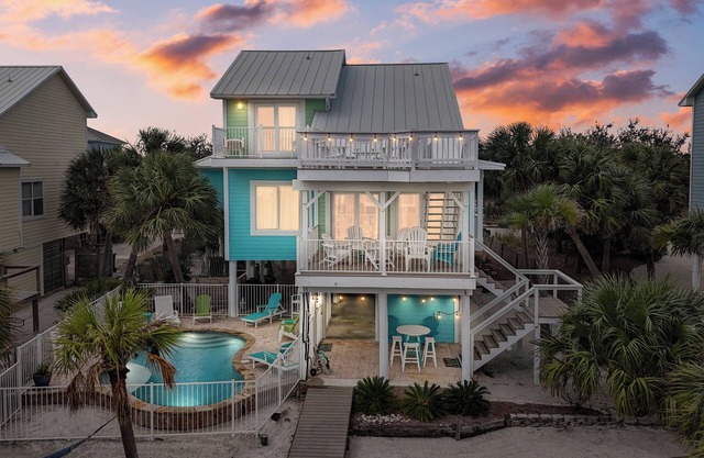 The Key Lime Cottage - A Perfect Beach Retreat, with a private heated pool!
