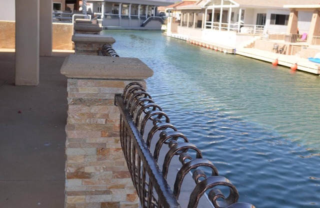 Das KeyLargo House @ Lake Moovalya Keys, großes Haus mit 6 Betten, 5 Ba + 2 Lofts und 65 Fuß Dock