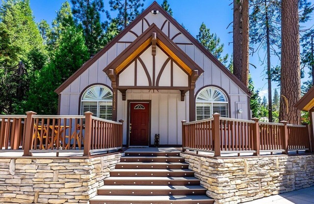 The Knotty Sparrow~Large Deck~Prime Location