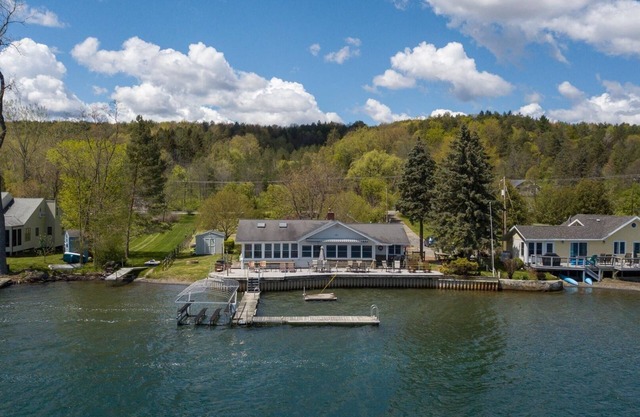 The Kove - Lakeside Living with Spectacular Views!